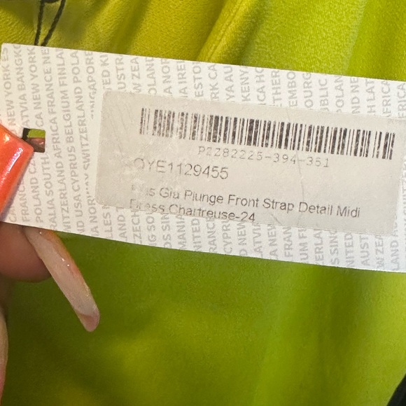 BOOHOO PLUS GIA PLUNGE FRONT STRAP DETAIL MIDI DRESS - Picture 6 of 6